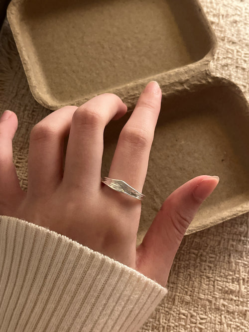 Brushed Streamline Ring