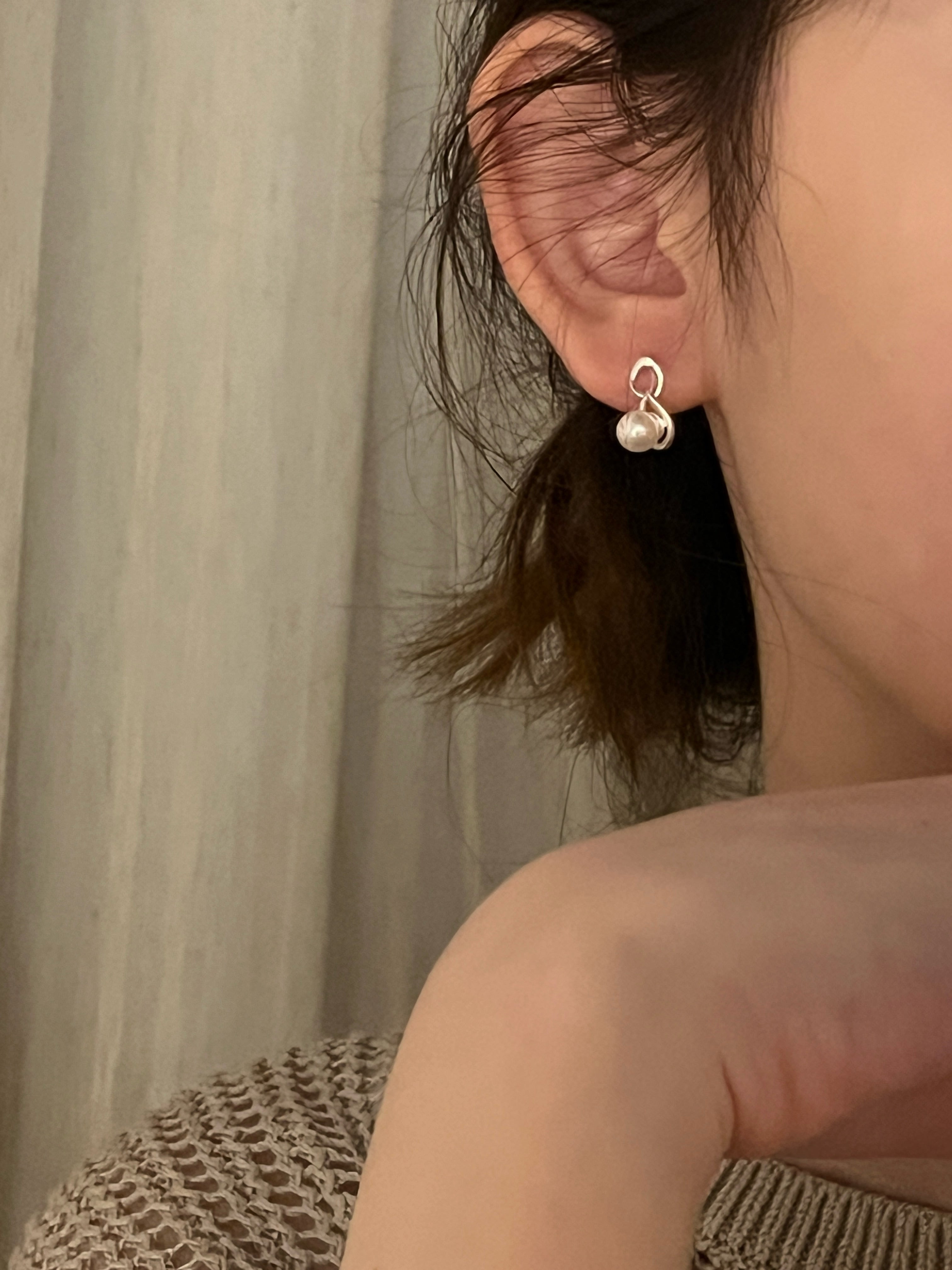 [999銀針適合高度敏感耳洞]Mobius Pearl Drop Earrings
