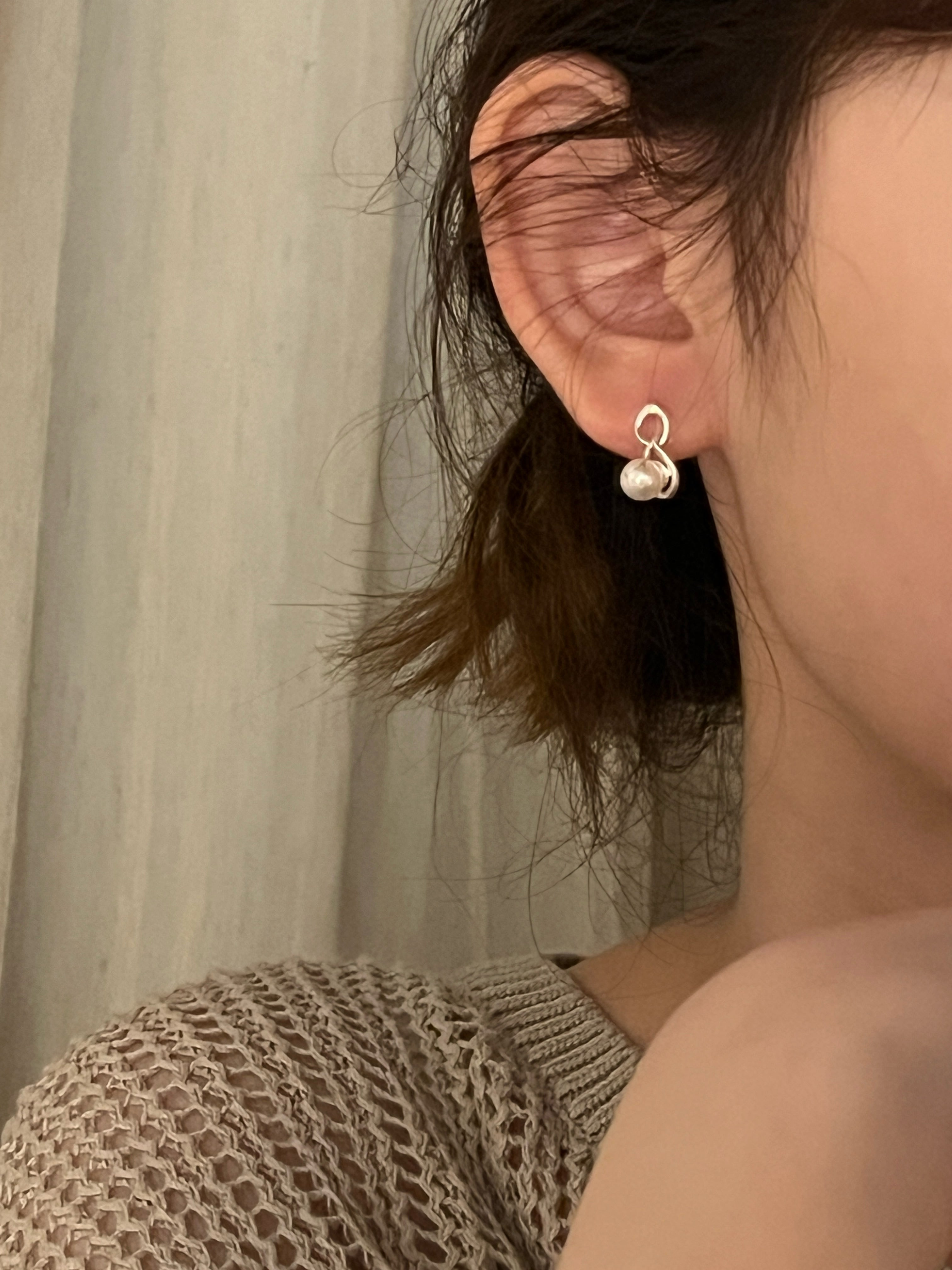 [999銀針適合高度敏感耳洞]Mobius Pearl Drop Earrings