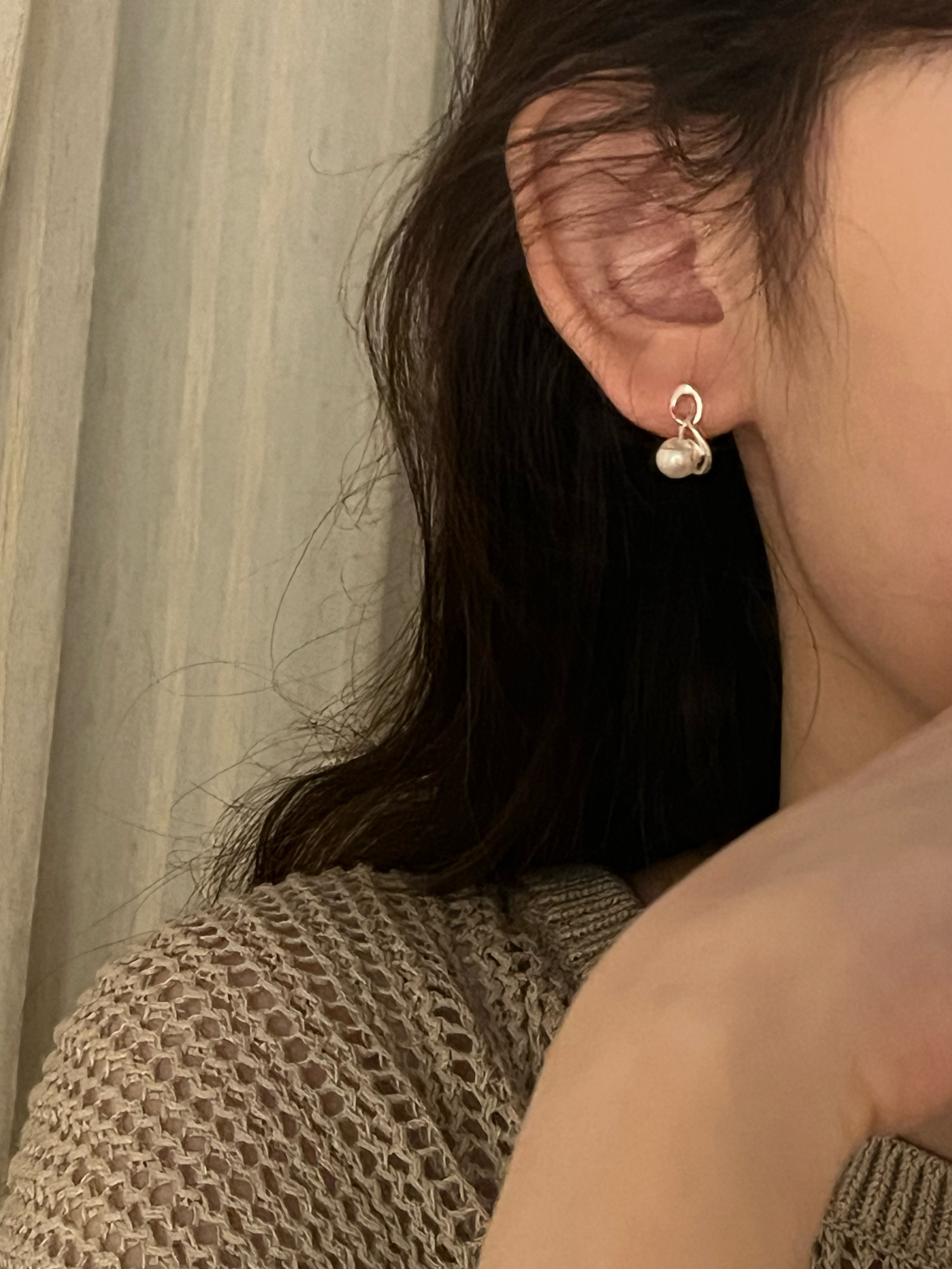 [999銀針適合高度敏感耳洞]Mobius Pearl Drop Earrings