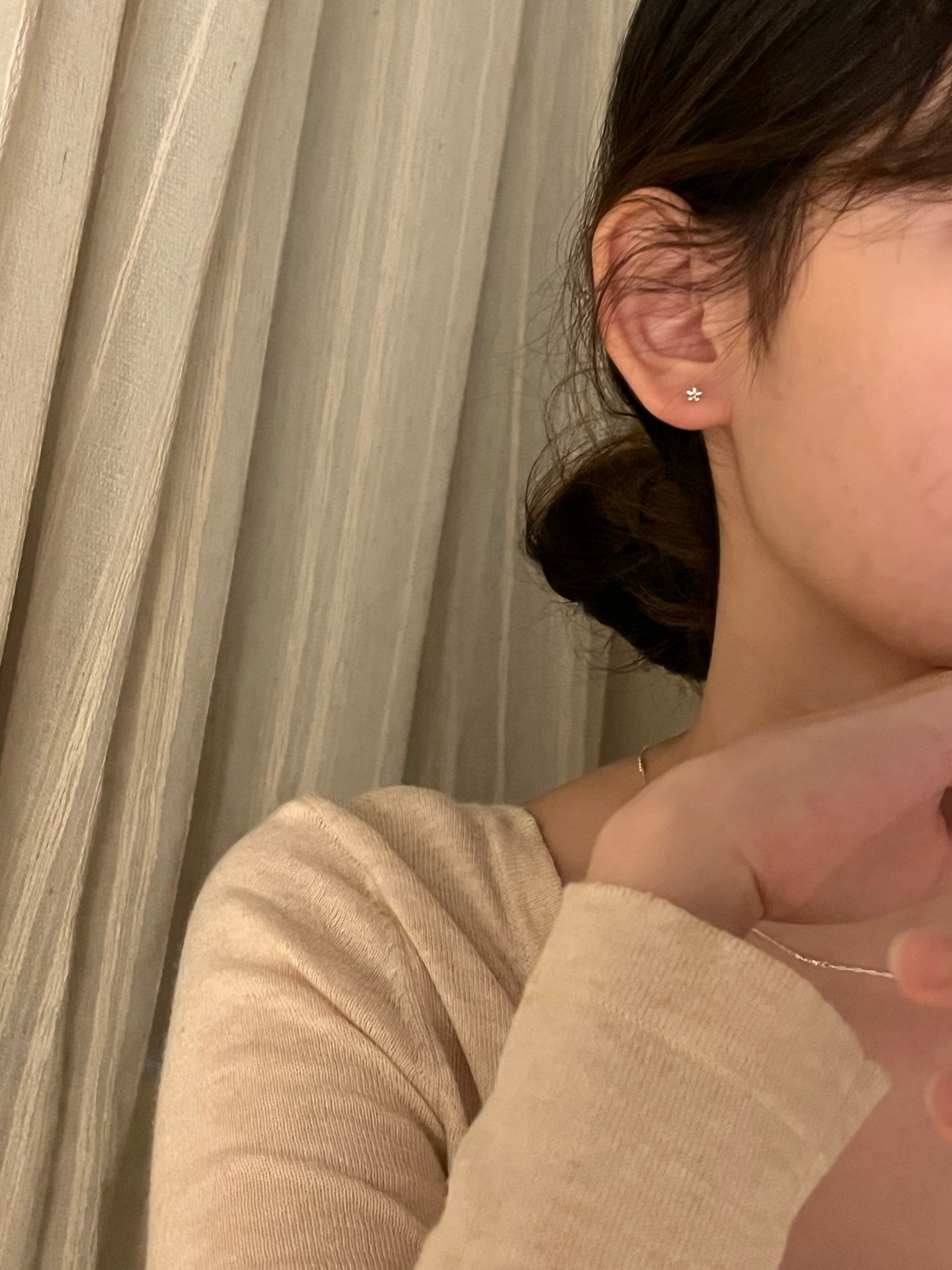 [999銀針適合長期配戴養耳洞]Delicate Blossom Studs