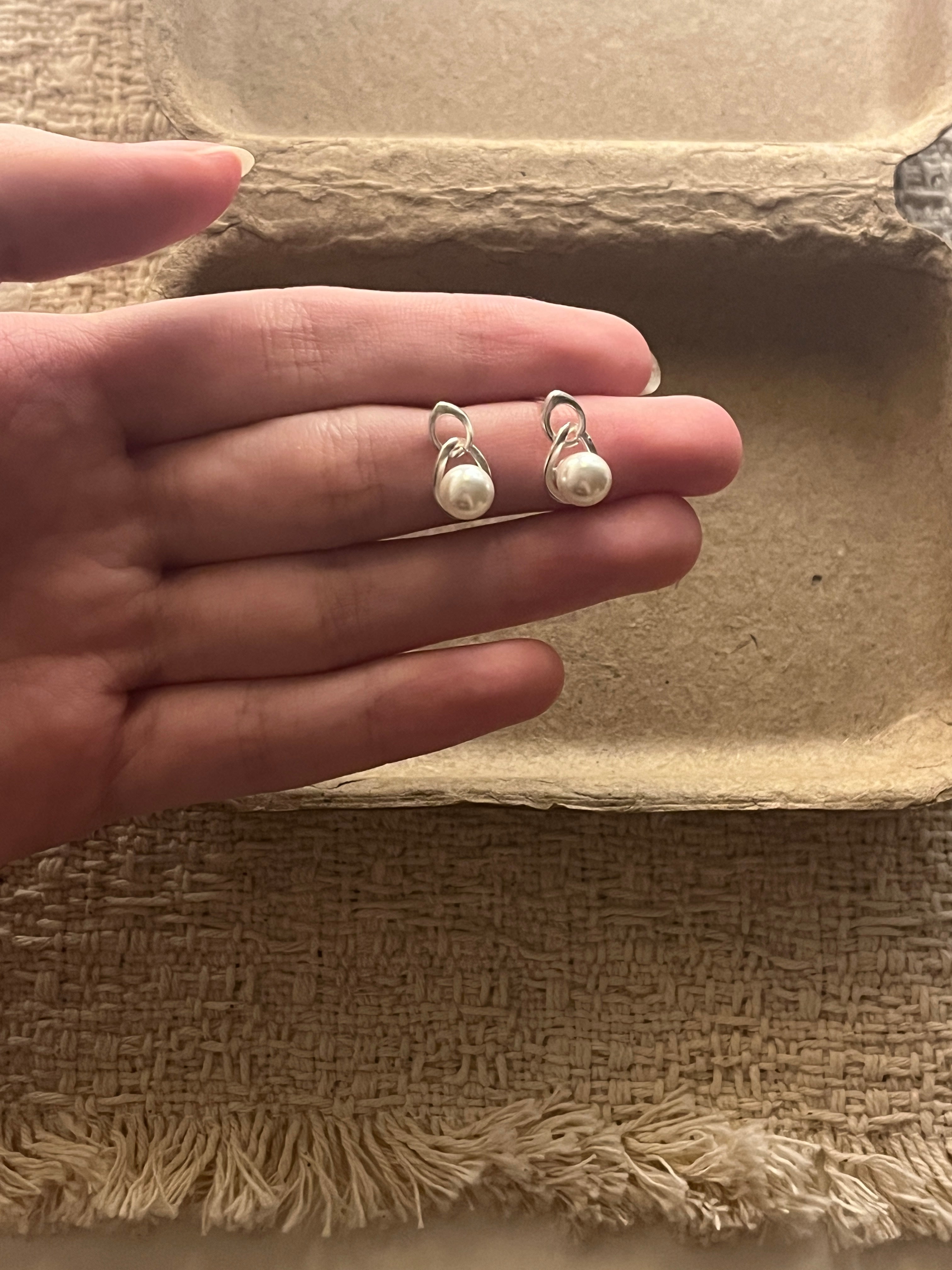 [999銀針適合高度敏感耳洞]Mobius Pearl Drop Earrings