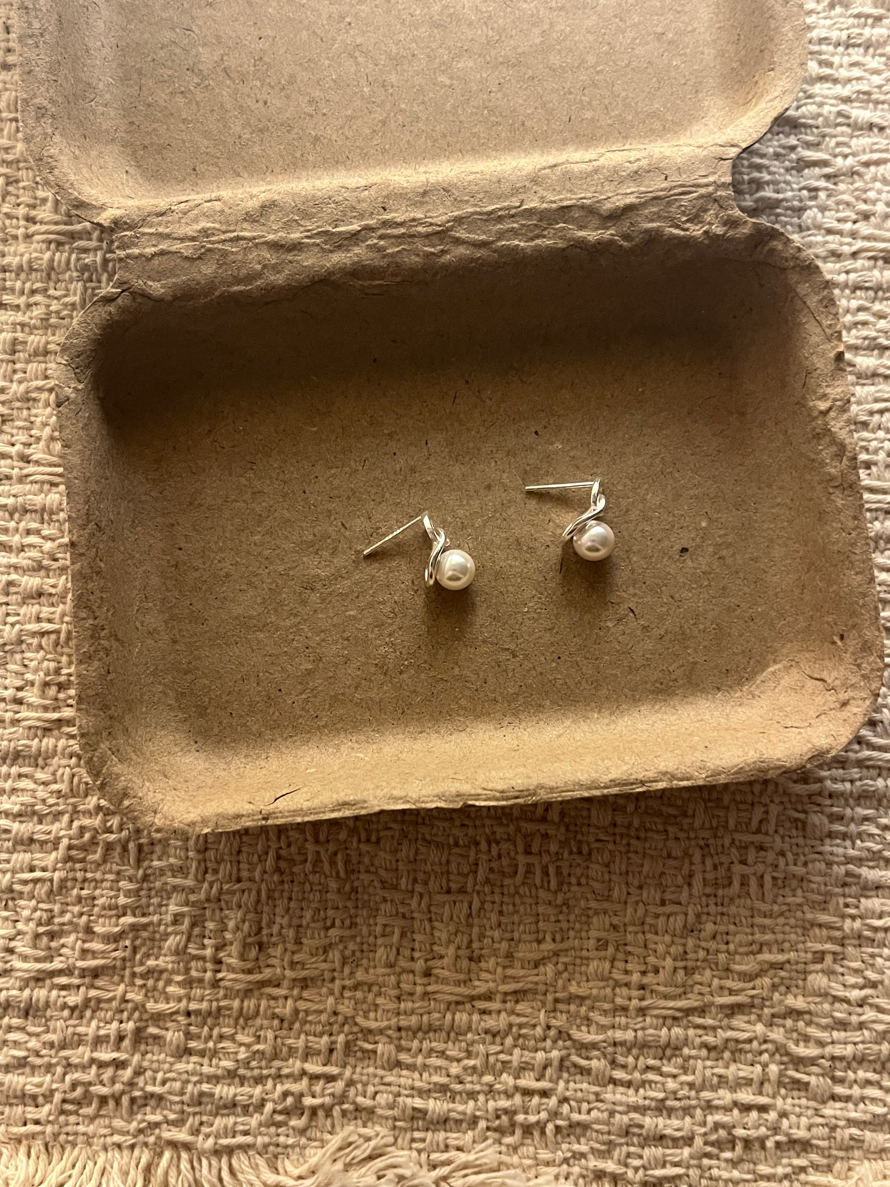 [999銀針適合高度敏感耳洞]Mobius Pearl Drop Earrings