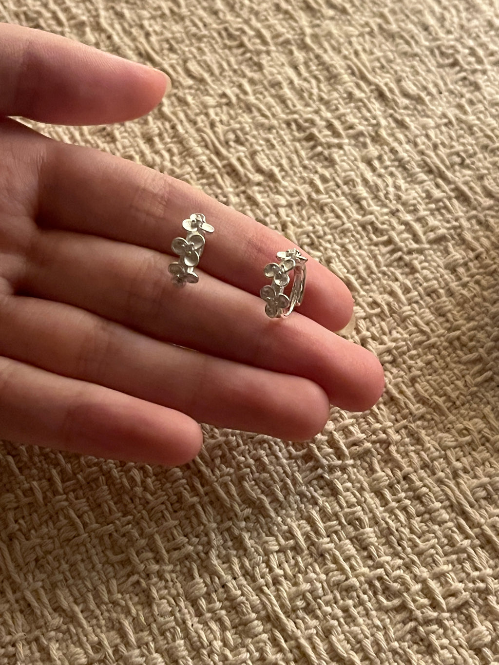 [999銀針適合長期配戴養耳洞]Minimal Petal Hoop Earrings