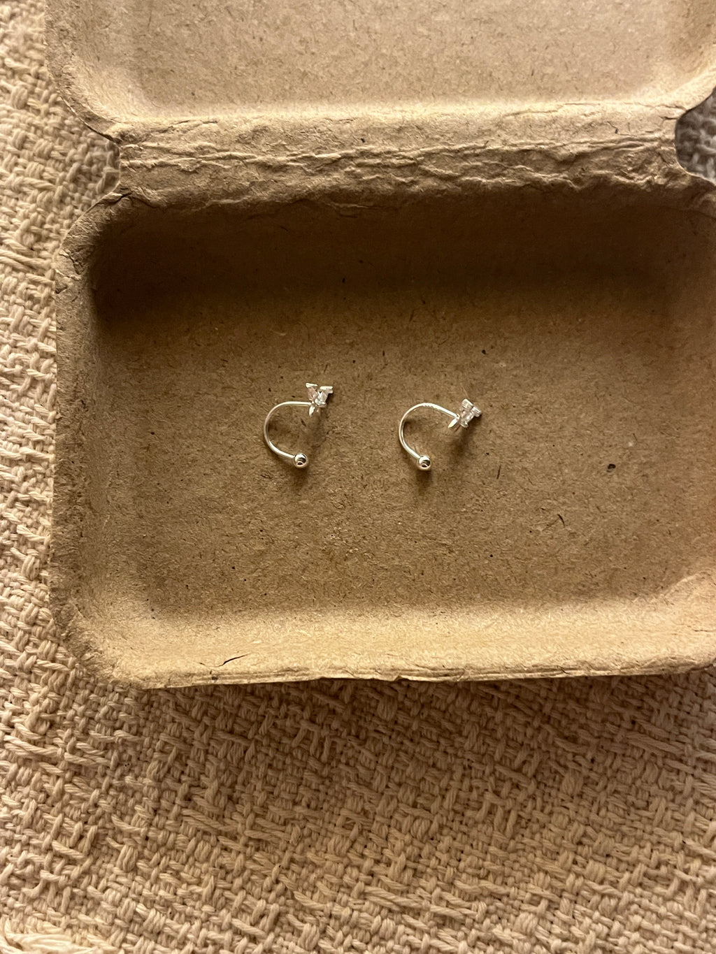 [999銀針適合長期配戴養耳洞]Crystal Butterfly C-Arch Earrings
