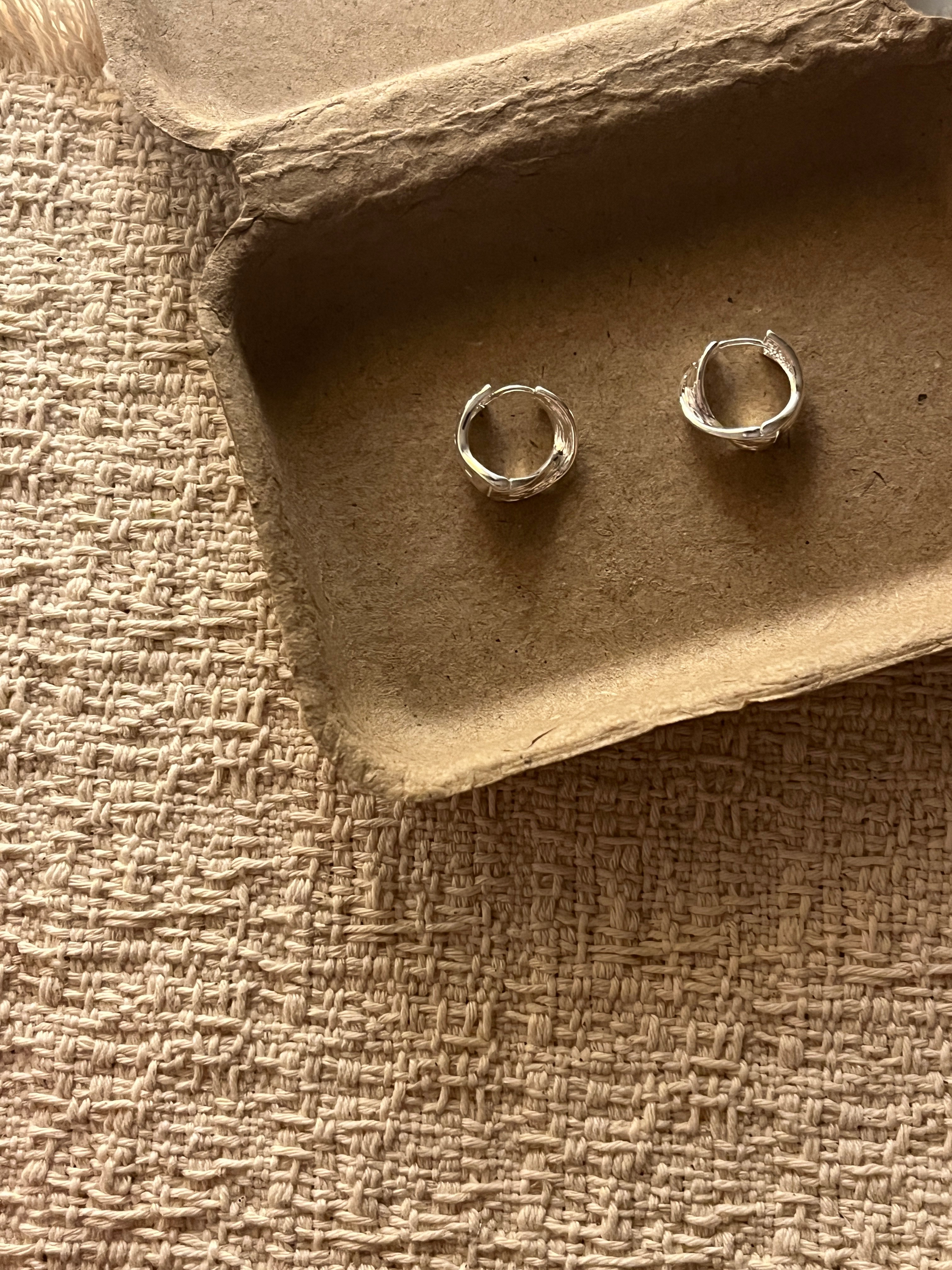 Dual-Finish Contour Hoops