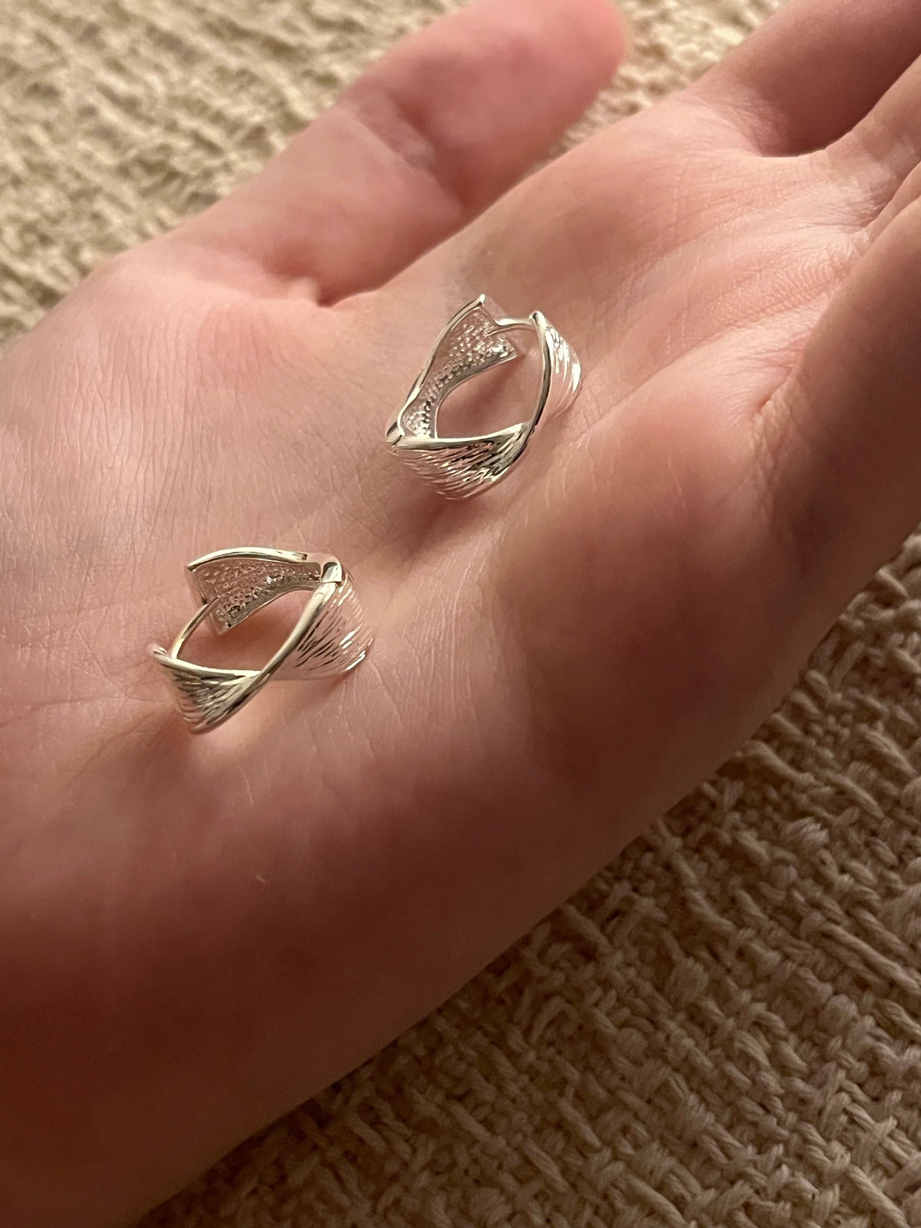 Dual-Finish Contour Hoops